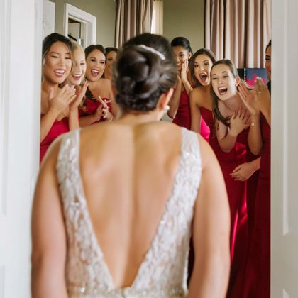 Bride's 1st look with bridesmaids