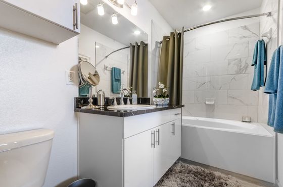 Photo 21 by Metroplex360 for Luxury 1 Bedroom Apartment