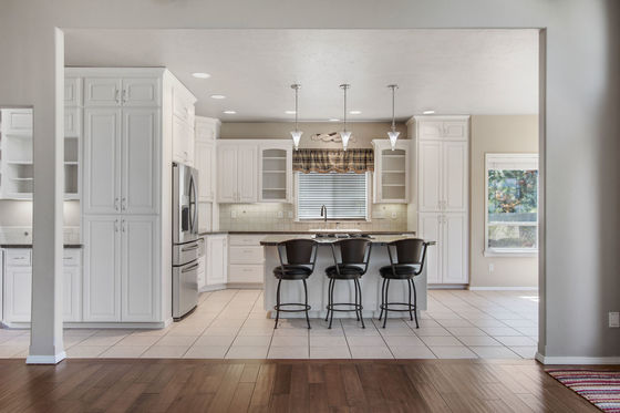 Photo 4 by Grant Gillies for Residential Real Estate
