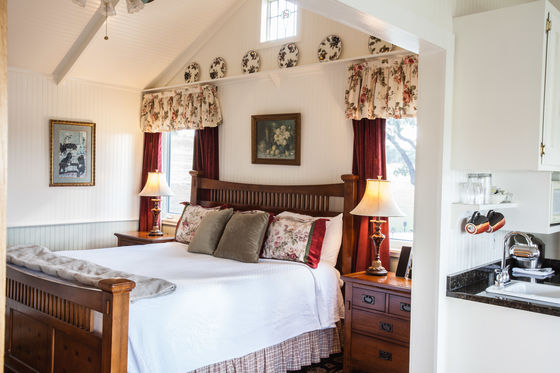 Rose Hill Manor - Bedroom 1