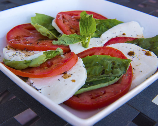 GlobeCafe_Capresesalad